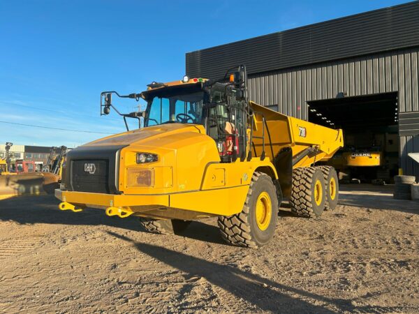 2022 CATERPILLAR 730 Articulated Dump Truck - Image 3