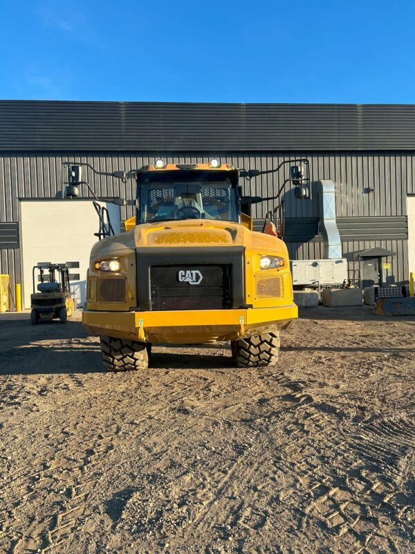 2022 CATERPILLAR 730 Articulated Dump Truck - Image 2