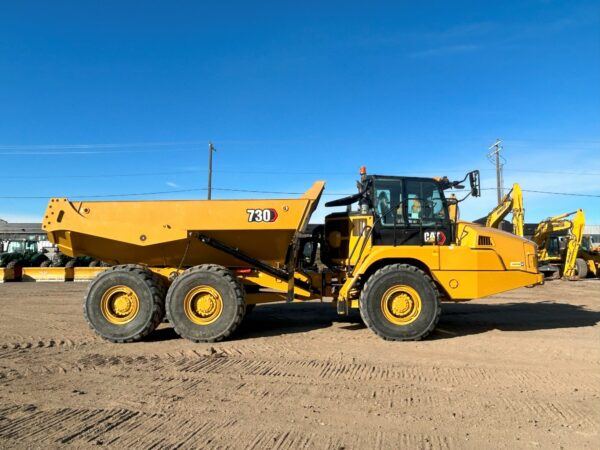 2022 CATERPILLAR 730 Articulated Dump Truck - Image 2