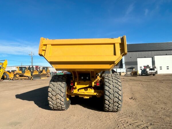 2022 CATERPILLAR 730 Articulated Dump Truck - Image 4